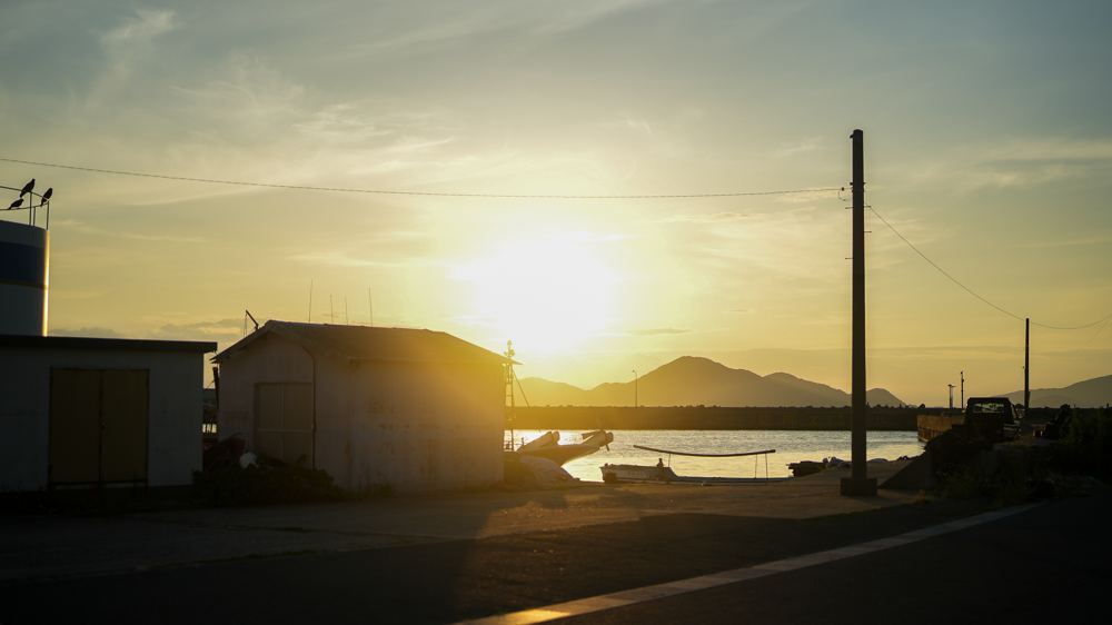 港の夕暮れ（宗像大島）