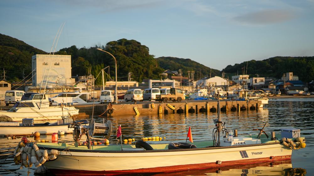 港の夕暮れ（宗像大島）
