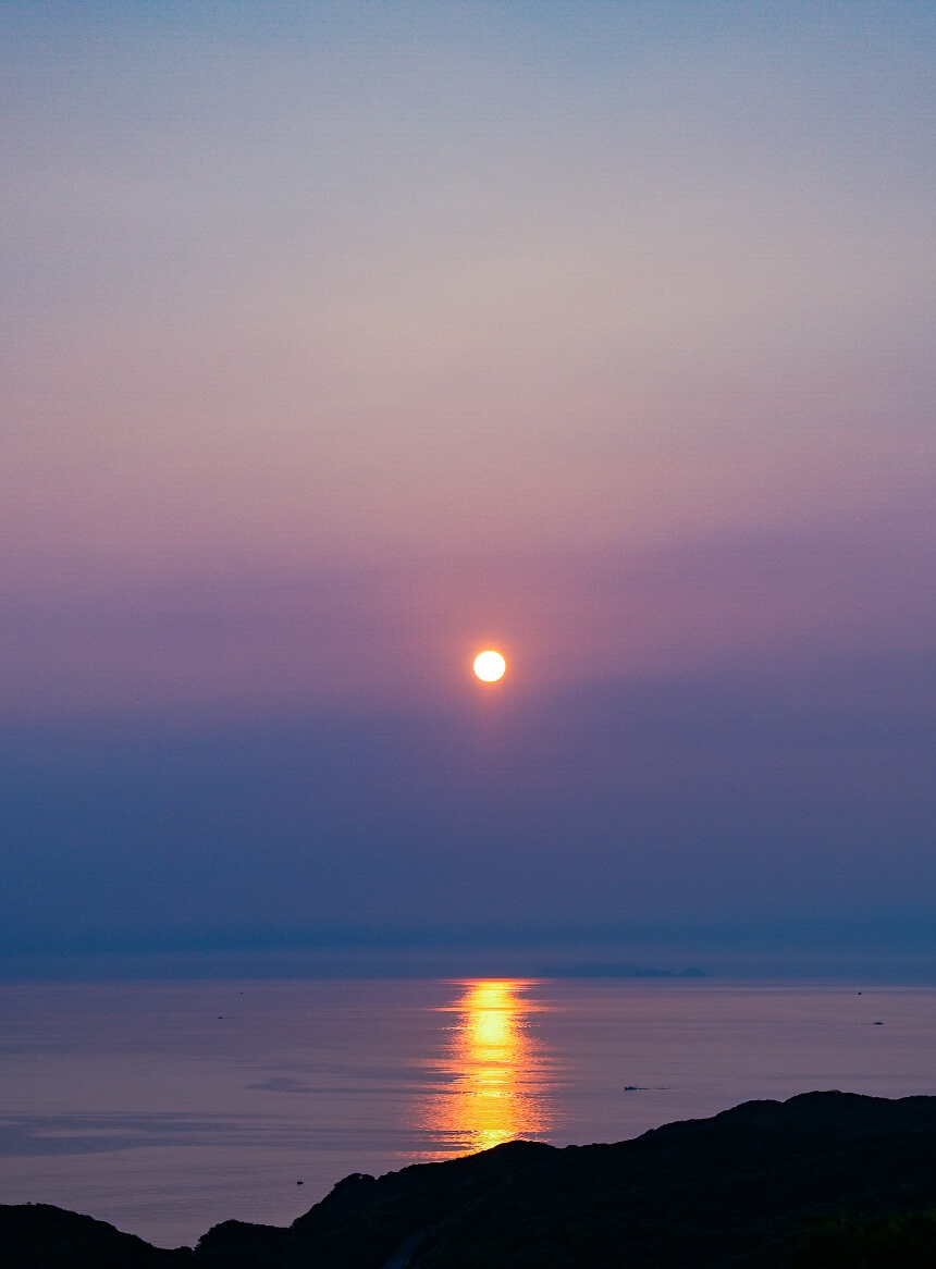 港の夕暮れ（宗像大島）